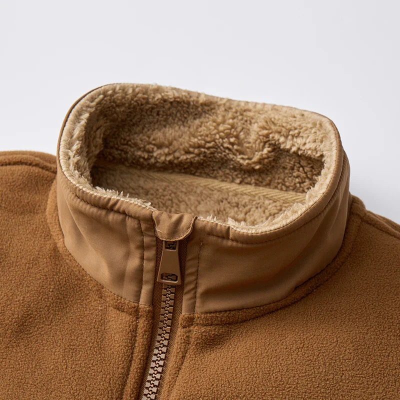THOMPSON JACKET | PRACTICAL WARMTH WITHOUT WEIGHT